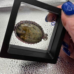 labradorite oval pendant necklace.